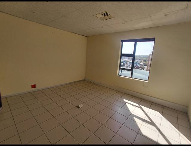 99M² OFFICE TO LET IN FOURWAYS